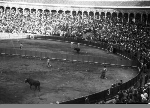 Novillada en plaza partida, 1933. 